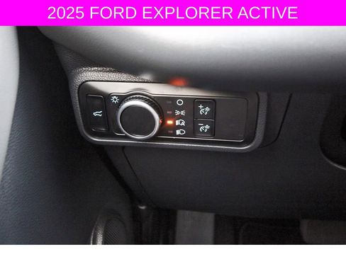 Used 2025 Ford Explorer Active RWD image 22