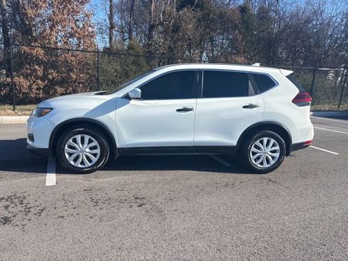 Used 2018 Nissan Rogue S image 2
