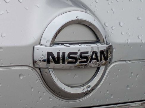 Used 2020 Nissan Rogue SV image 11