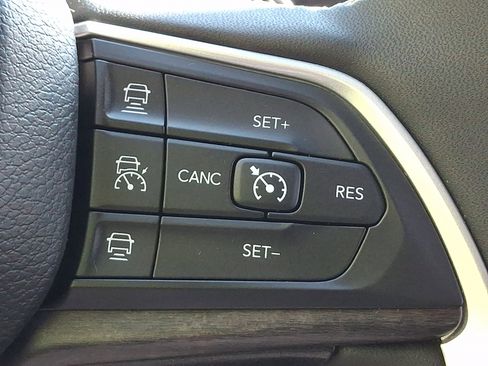 Certified 2023 Jeep Grand Cherokee Limited w/ Black Appearance Package AWD/4WD image 23