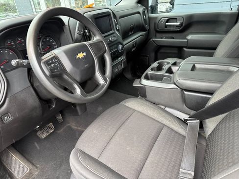 Used 2024 Chevrolet Silverado 2500 Custom w/ Custom Value Package image 9