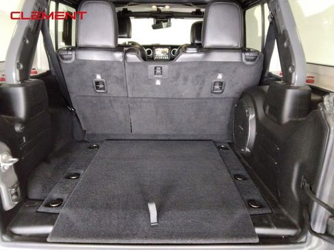 Used 2019 Jeep Wrangler Unlimited Sahara image 9