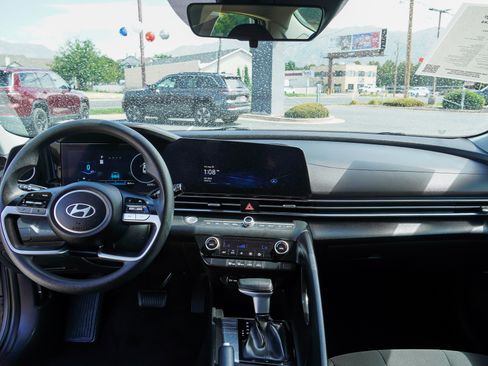 Used 2024 Hyundai Elantra SEL FWD image 30