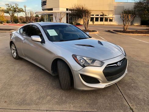 Used 2013 Hyundai Genesis 2.0T image 4