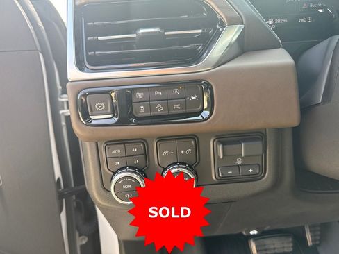 Used 2025 GMC Yukon XL Denali Ultimate AWD/4WD image 26