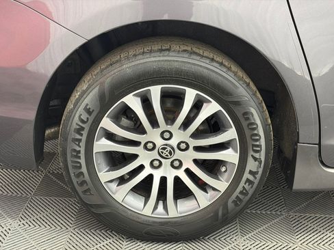 Used 2020 Toyota Sienna XLE FWD image 31