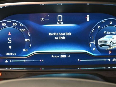 Used 2024 Chevrolet Suburban Z71 w/ Luxury Package AWD/4WD image 9