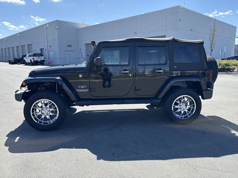 Used 2017 Jeep Wrangler Unlimited Sahara w/ Connectivity Group image 6