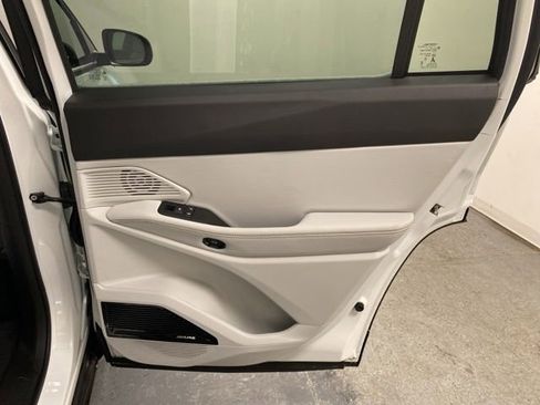 New 2026 Jeep Cherokee Overland image 27