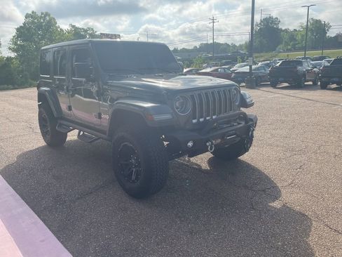 Used 2019 Jeep Wrangler Unlimited Sahara image 20