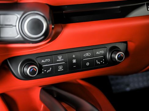 Used 2019 Ferrari 812 Superfast RWD image 32