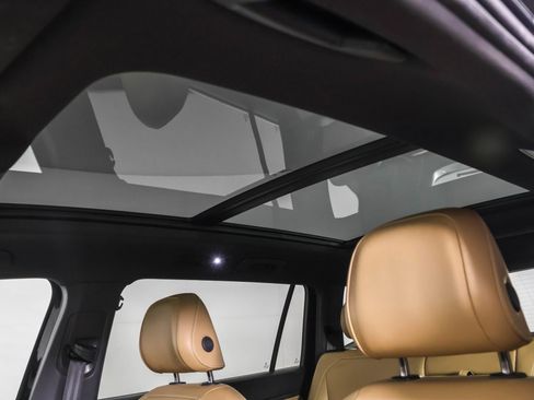 Used 2024 Volkswagen Tiguan SE FWD image 32