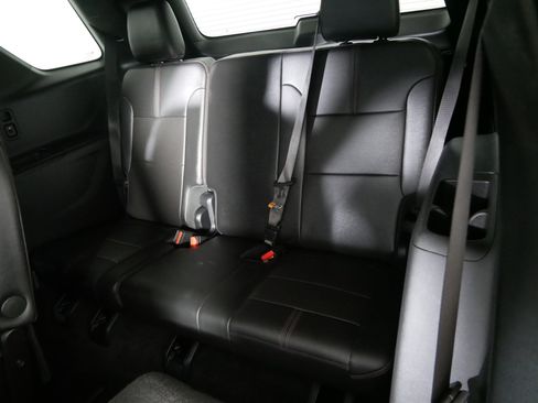 Used 2024 Chevrolet Traverse RS AWD/4WD image 33