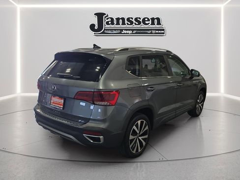 Used 2022 Volkswagen Taos SE FWD image 5