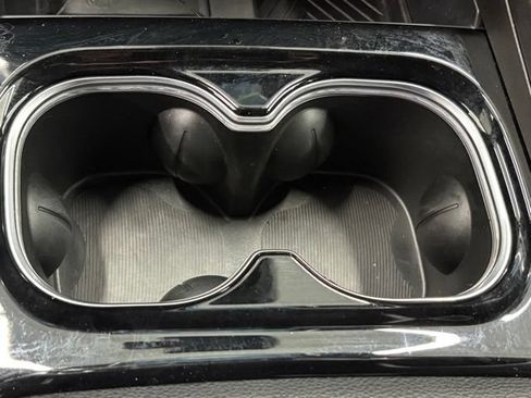 Used 2026 Chrysler Pacifica Limited FWD image 29