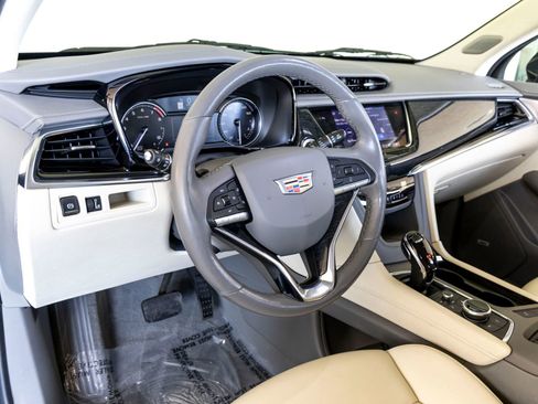 Used 2021 Cadillac XT6 Premium Luxury FWD image 17