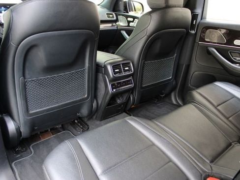 Used 2022 Mercedes-Benz GLS 450 4MATIC image 11