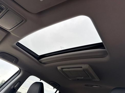 Used 2018 Honda Pilot Touring image 9