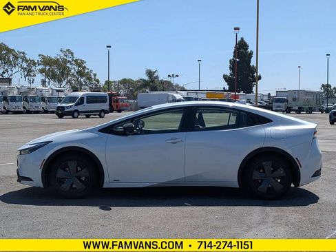 Used 2023 Toyota Prius LE AWD/4WD image 4