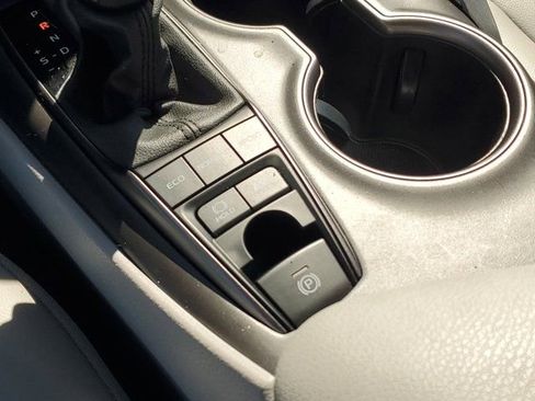 Used 2023 Toyota Camry SE image 25