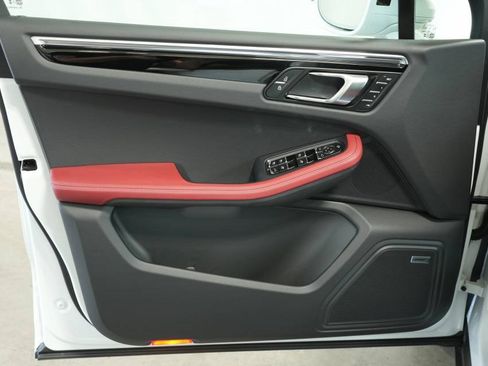 New 2025 Porsche Macan image 25