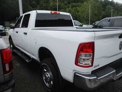 Used 2024 RAM 2500 Tradesman w/ Chrome Appearance Group AWD/4WD image 6