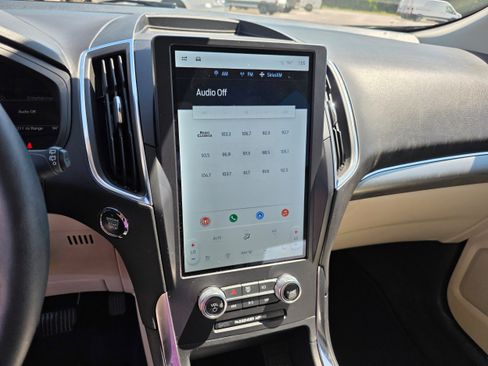 Used 2024 Ford Edge Titanium w/ Titanium Elite Package image 9