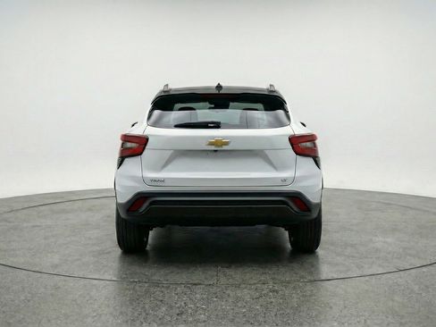 Used 2025 Chevrolet Trax LT FWD image 7