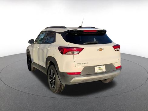 Used 2025 Chevrolet TrailBlazer LT w/ Driver Confidence Package image 11