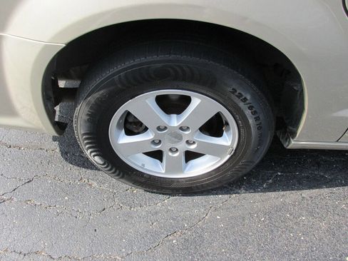 Used 2013 Dodge Grand Caravan SXT FWD image 34