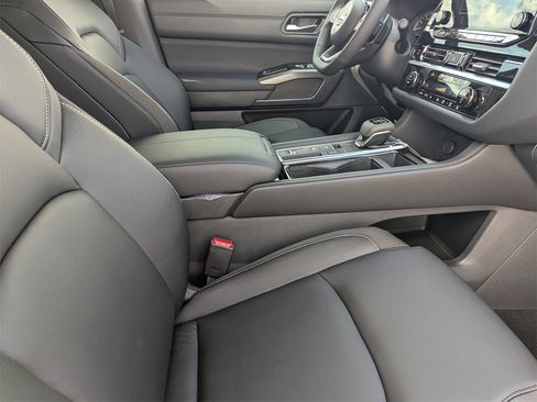 New 2025 Nissan Pathfinder SL image 32