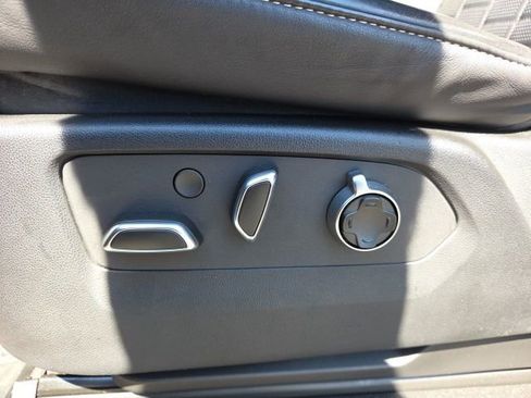 Used 2023 Cadillac Escalade ESV Premium Luxury Platinum image 10