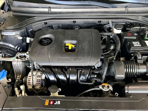 Used 2020 Hyundai Elantra SE FWD image 9