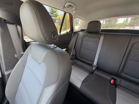Used 2025 Chevrolet Trax LT FWD image 38