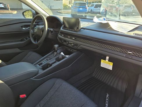 Certified 2025 Honda Accord SE image 4