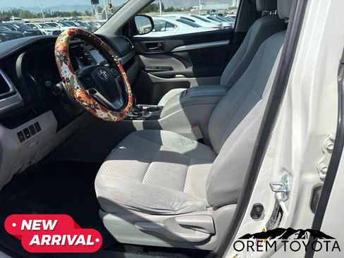 Used 2016 Toyota Highlander LE FWD image 15