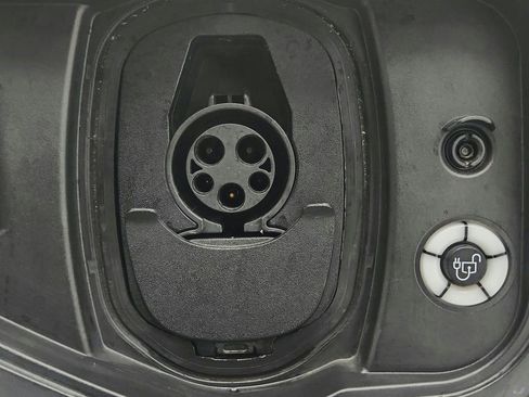 Used 2022 Ford F150 Lightning Pro image 38