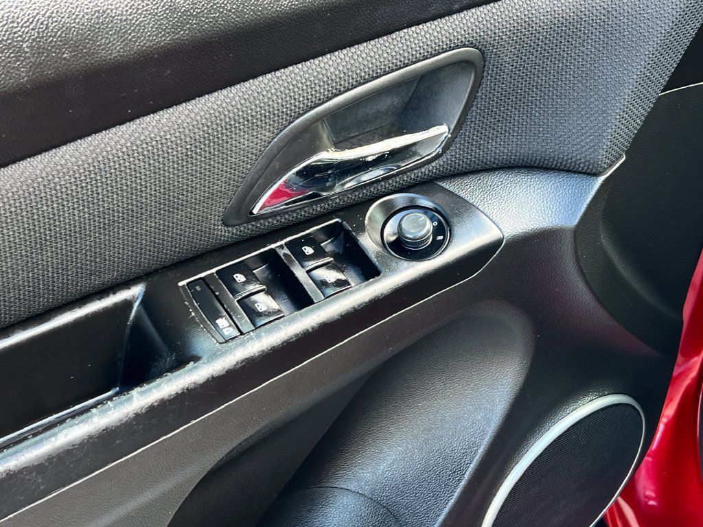 Used 2011 Chevrolet Cruze LT FWD image 6