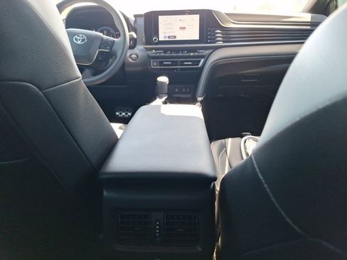 Used 2025 Toyota Camry SE w/ Convenience Package image 31