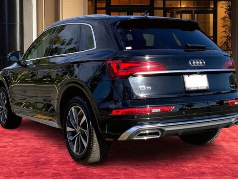 Used 2022 Audi Q5 2.0T Premium w/ Convenience Package image 4