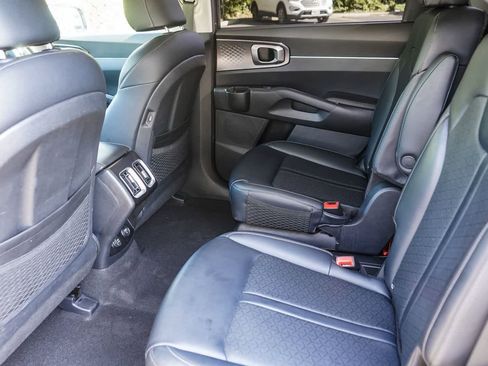 Used 2023 Kia Sorento EX w/ Panoramic Sunroof Package FWD image 18