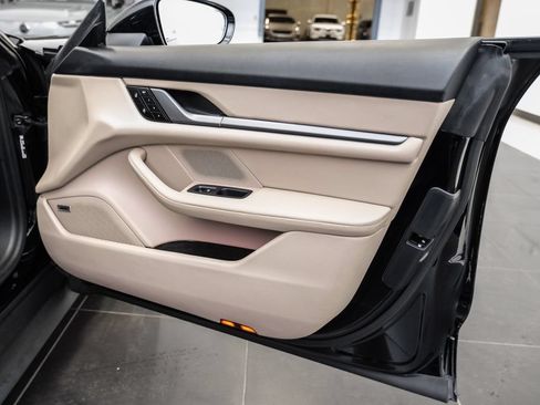 Used 2025 Porsche Taycan RWD image 38