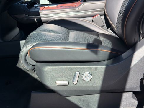 New 2026 Lincoln Navigator Black Label AWD/4WD image 17