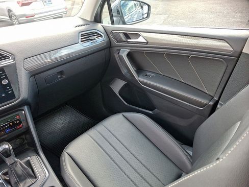 Certified 2022 Volkswagen Tiguan SE w/ Panoramic Sunroof Package image 12