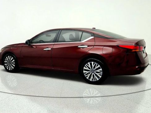 Used 2025 Nissan Altima 2.5 SV FWD image 7