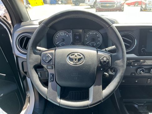 Used 2016 Toyota Tacoma TRD Off-Road w/ Towing Package RWD image 10
