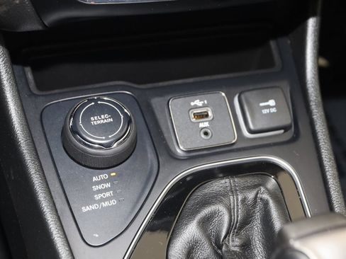 Used 2023 Jeep Cherokee Altitude Lux image 26