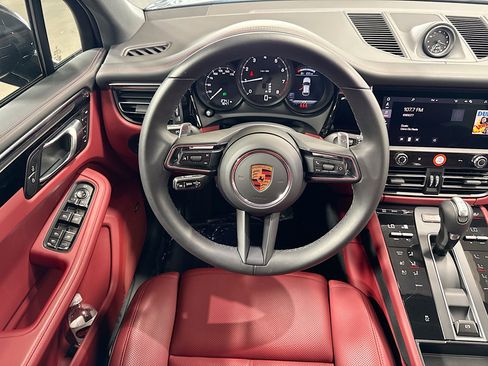 Certified 2026 Porsche Macan AWD/4WD image 17