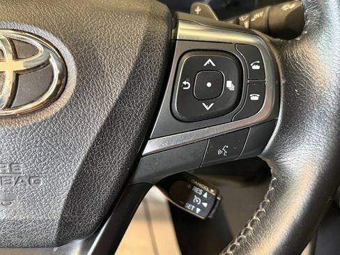 Used 2016 Toyota Camry SE image 11