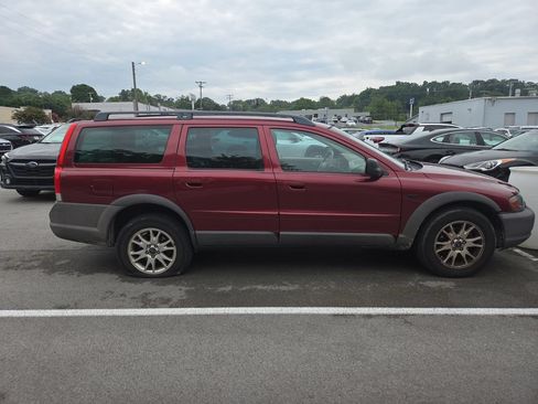 Used 2004 Volvo XC70 AWD/4WD image 2
